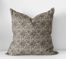 Load image into Gallery viewer, Elizabeth Vintage Style Pillow