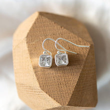 Load image into Gallery viewer, Clear Radiance Earrings