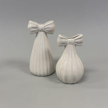 Load image into Gallery viewer, Ivory Porcelain Bow Vase