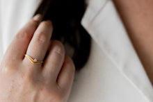 Load image into Gallery viewer, Drift Solitaire Ring