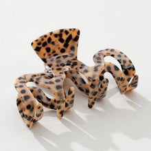 Load image into Gallery viewer, Leopard Print Claw Clips