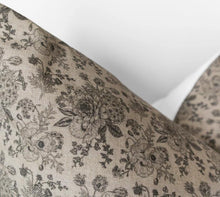 Load image into Gallery viewer, Elizabeth Vintage Style Pillow