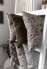 Load image into Gallery viewer, Isadora Vintage Style Pillow