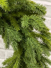 Load image into Gallery viewer, 24" Spruce Wreath