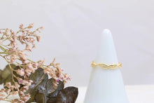 Load image into Gallery viewer, Detailed Leaf Ring