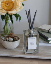 Load image into Gallery viewer, Juniper Balsam Spruce Luxe Diffuser