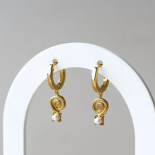 Load image into Gallery viewer, Spiro Earrings