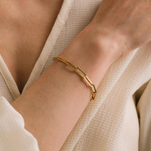Load image into Gallery viewer, Bold Paperclip Bracelet