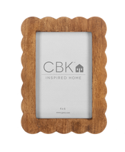 Load image into Gallery viewer, Scallop Wood Edge Photo Frame