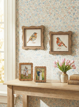 Load image into Gallery viewer, Scallop Wood Edge Photo Frame