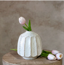 Load image into Gallery viewer, White Scallop Vase