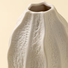 Load image into Gallery viewer, Medium Coraline Vase