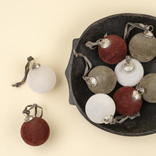 Load image into Gallery viewer, Large Velvet Holiday Baubles