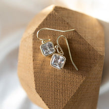 Load image into Gallery viewer, Clear Radiance Earrings